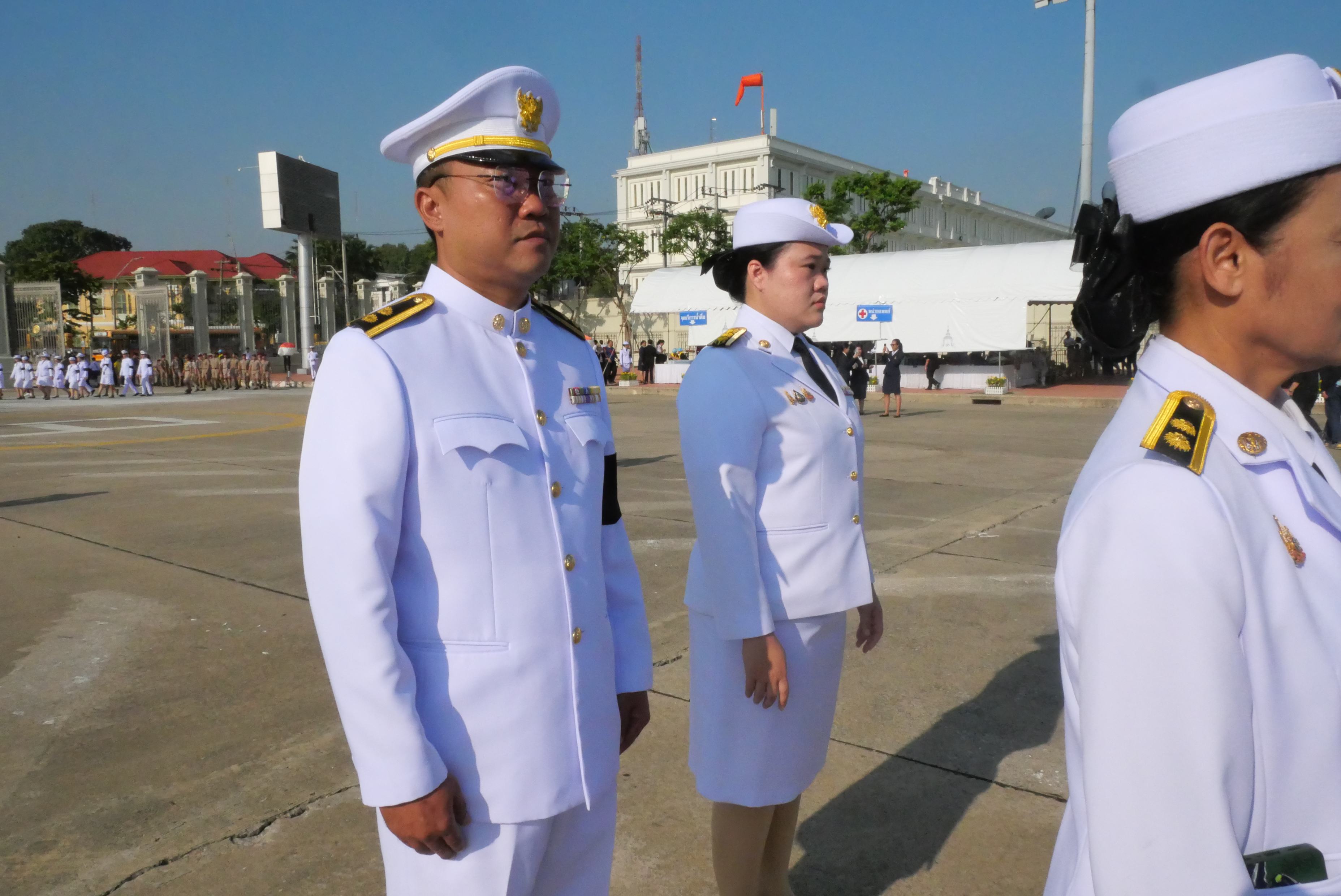 title - ส.ป.ก. วางพวงมาลาน้อมรำลึกในพระมหากรุณาธิคุณ 